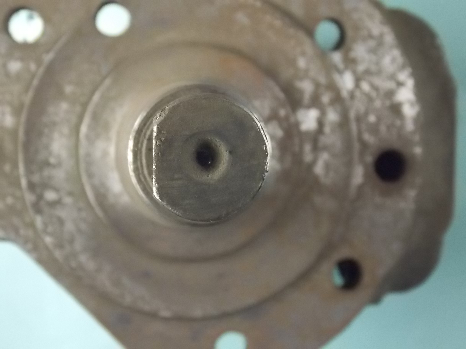 Steering joint left 80Q11-1