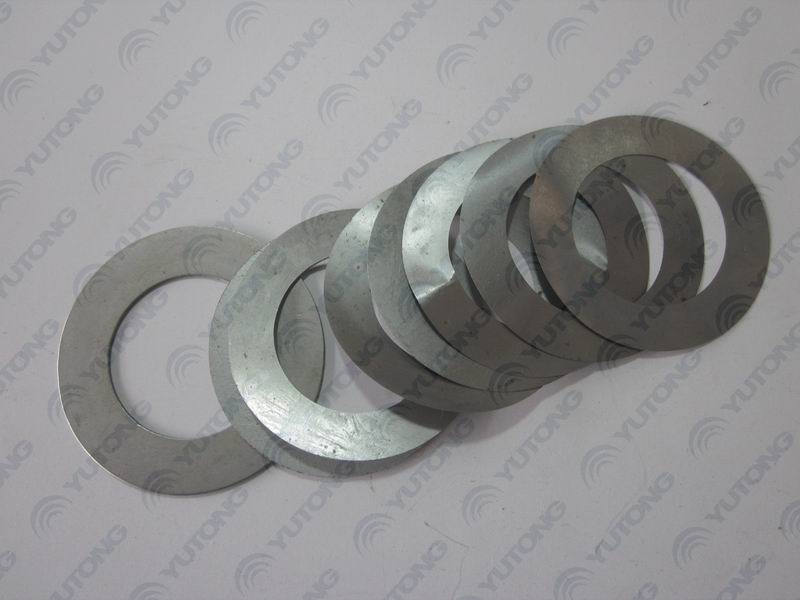 Регулировочная прокладка рулевого шарнира; удалить то же самое, что и 3001-00535