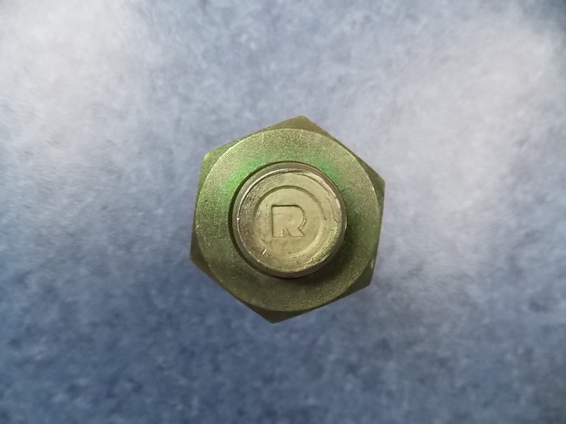 Right front wheel bolt nut-2