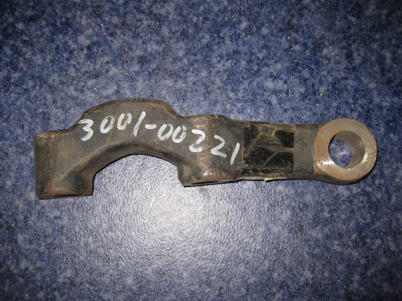 Правый поперечный рычаг