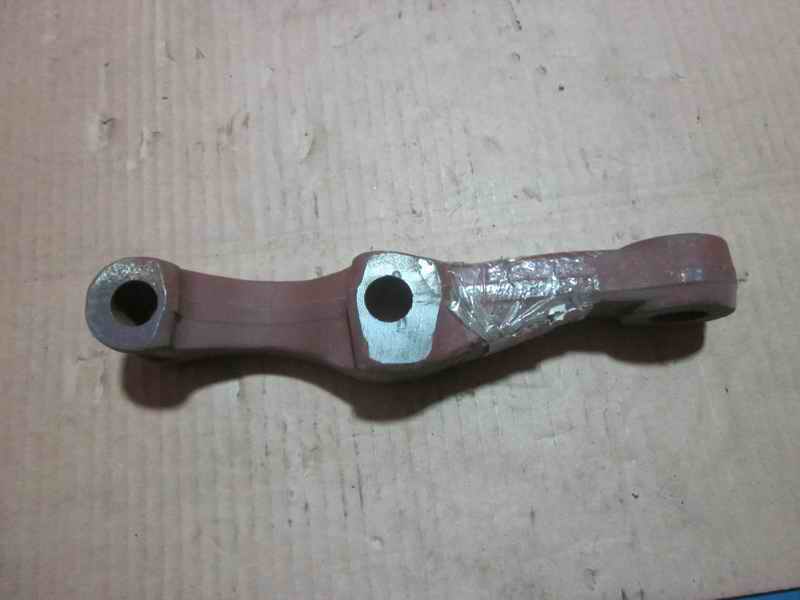 Left horizontal pull rod arm