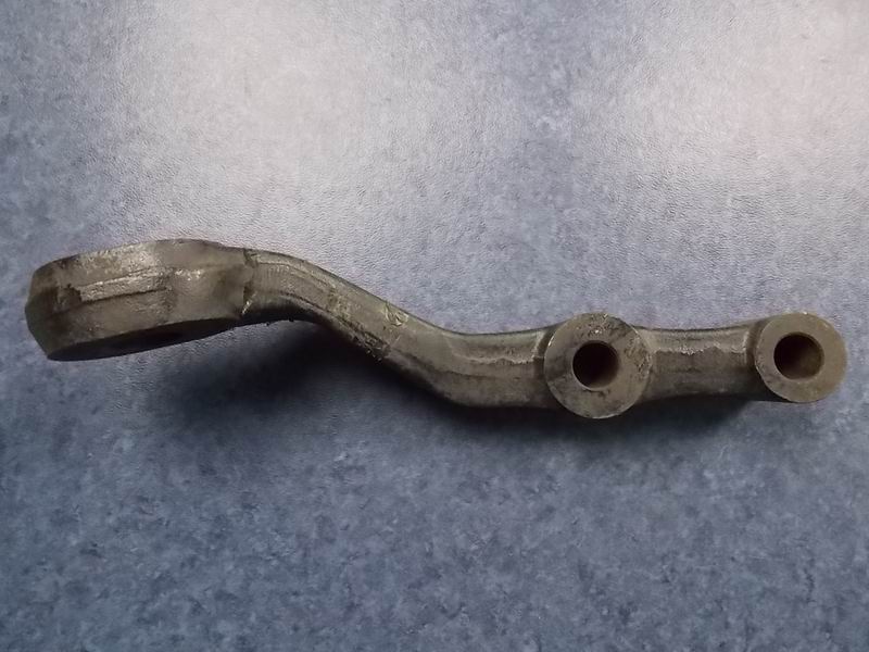 Изгиб рычага - левый рулевой шарнир