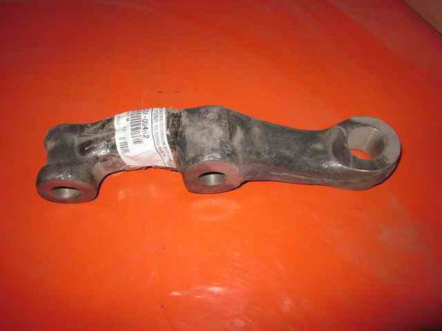 Правый поперечный рычаг-1