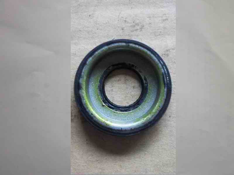 King pin blocking cover