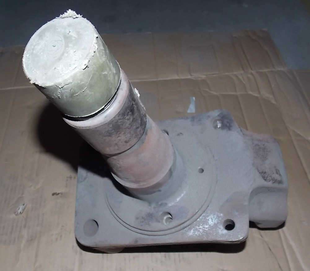 Поворотный кулак правый в сборе