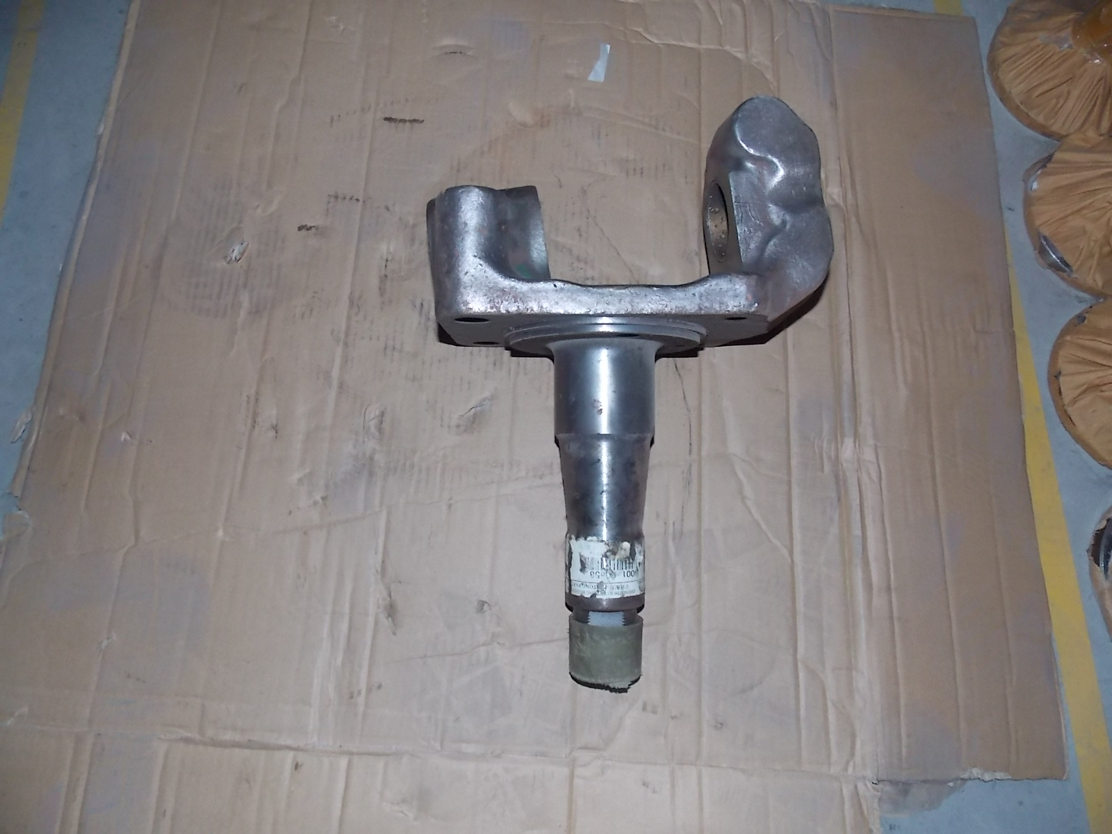 Поворотный кулак правый в сборе-1