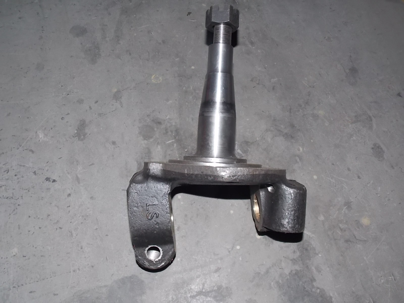 Left knuckle assembly