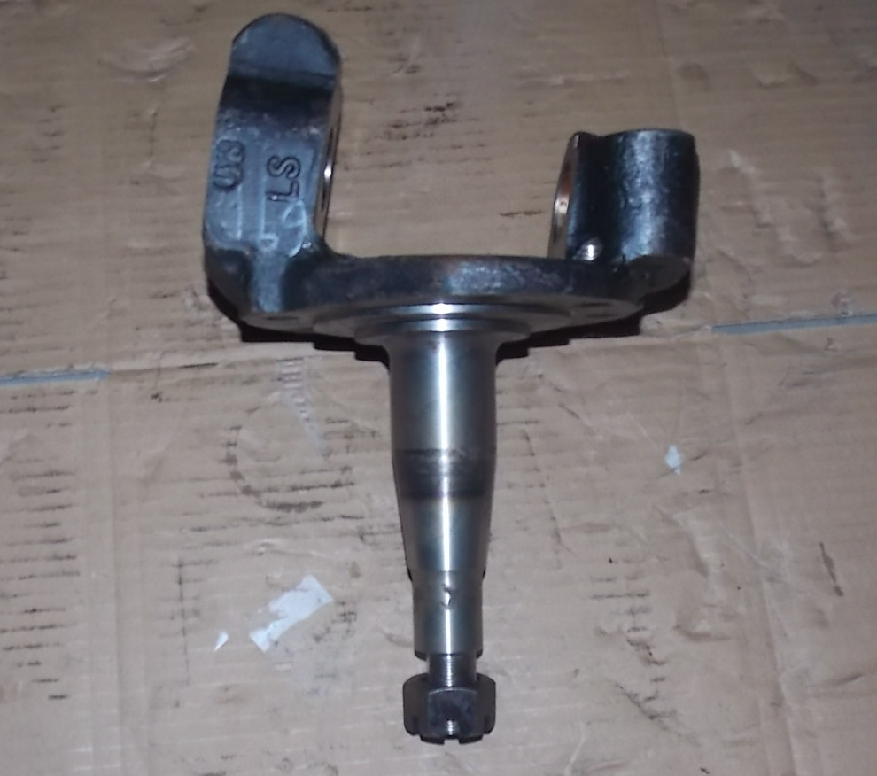 Поворотный кулак правый в сборе