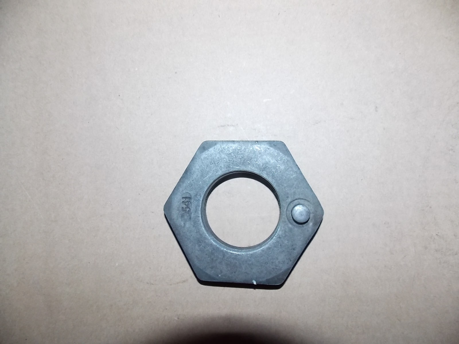 Adjust nuts in the steering joint; use repair bag 3103-00525