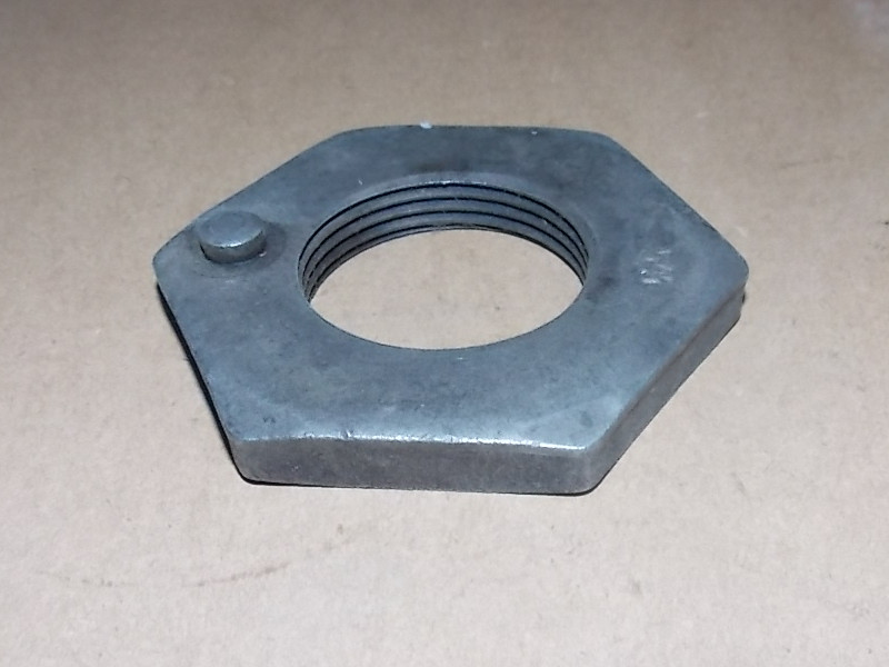 Adjust nuts in the steering joint; use repair bag 3103-00525-2