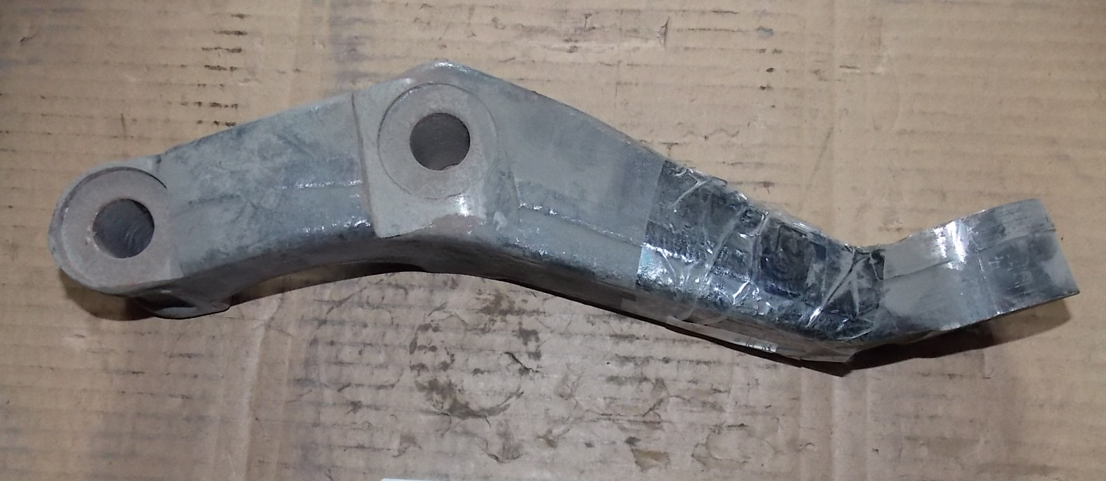 Правый поперечный рычаг