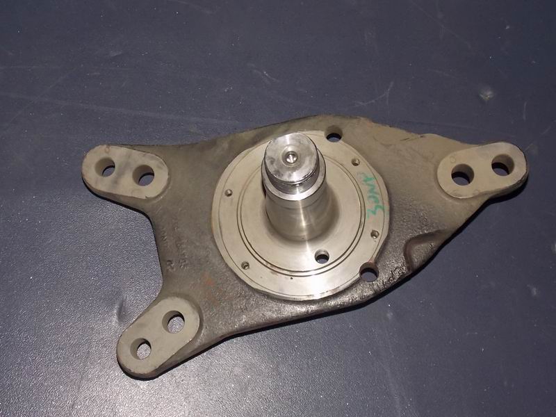 Поворотный кулак правый в сборе