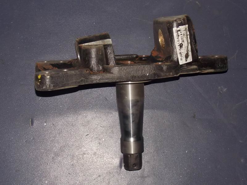 Поворотный кулак правый в сборе-1