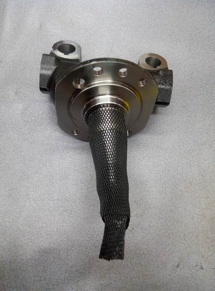 Поворотный кулак правый в сборе