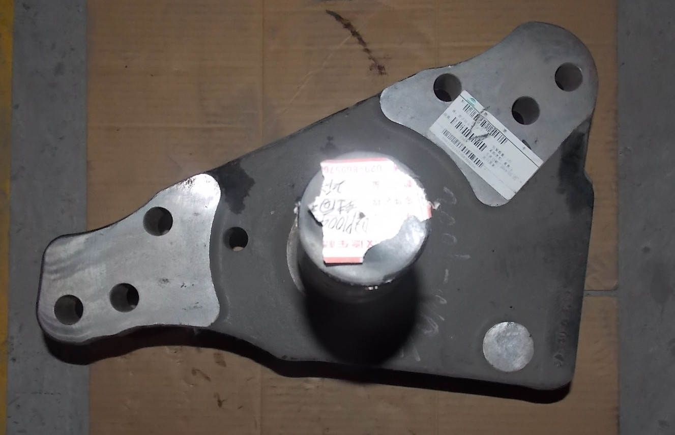 Рулевой шарнир правый