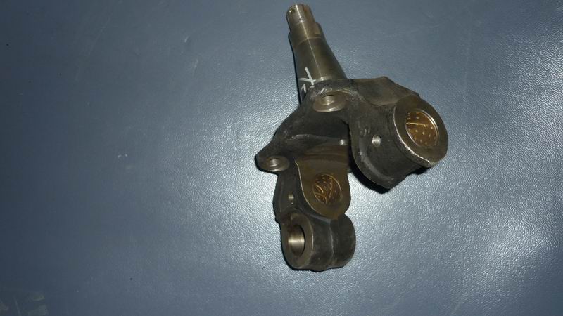 Рулевой шарнир в сборе-правый; с канавками для ключей-1