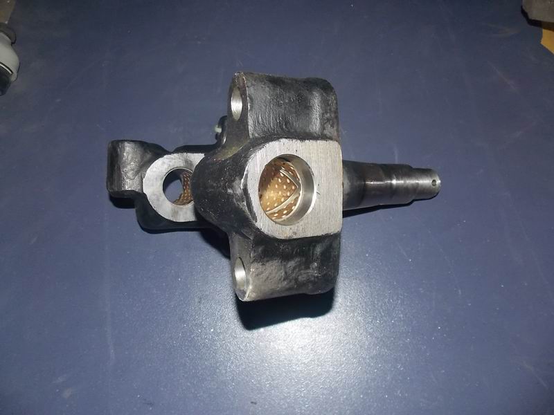 Поворотный кулак правый в сборе