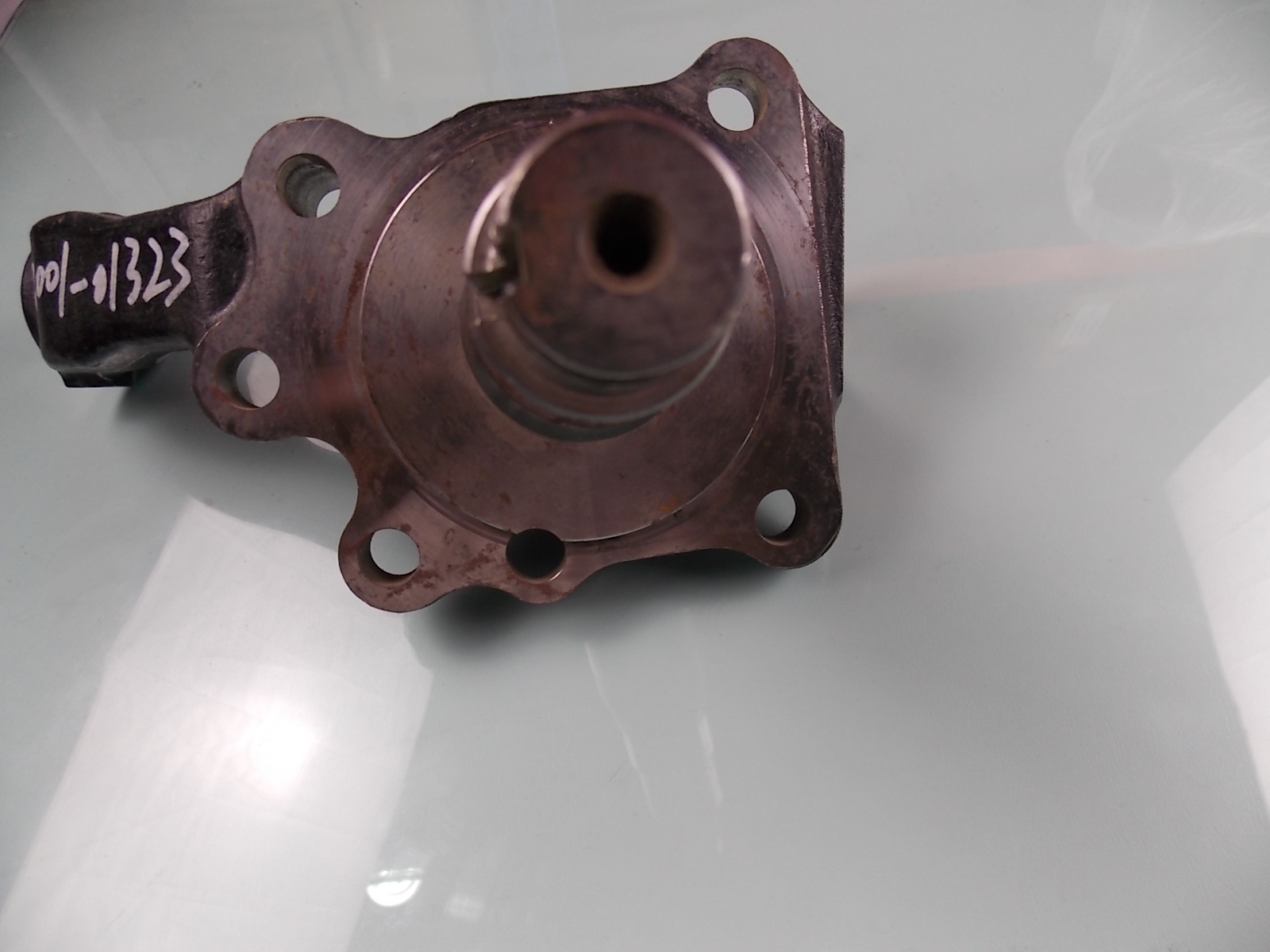 Левый поворотный шарнир