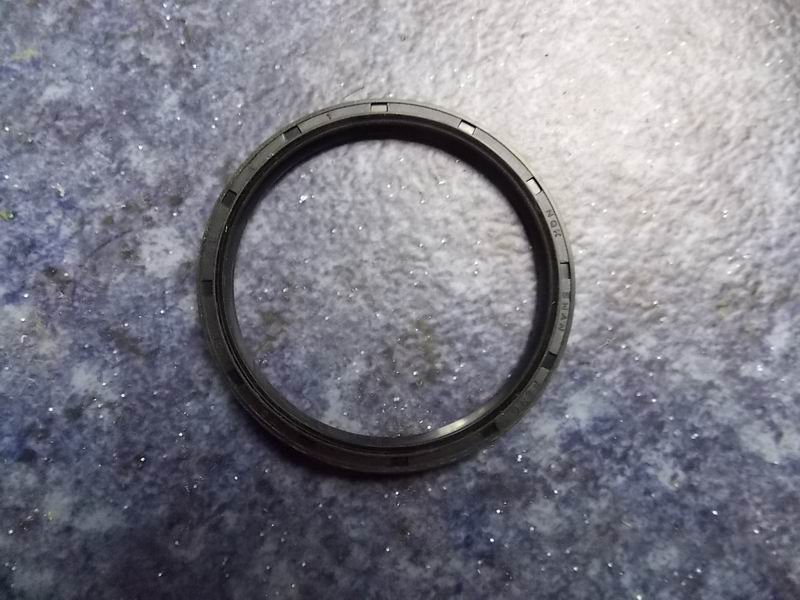 Main selling oil seal assembly