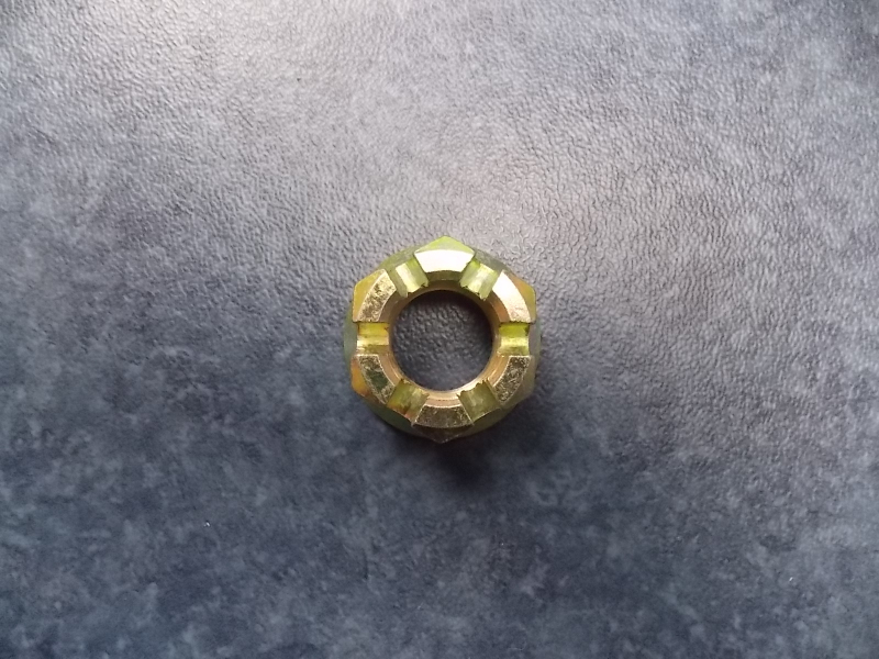 Контргайка рулевого шарнира