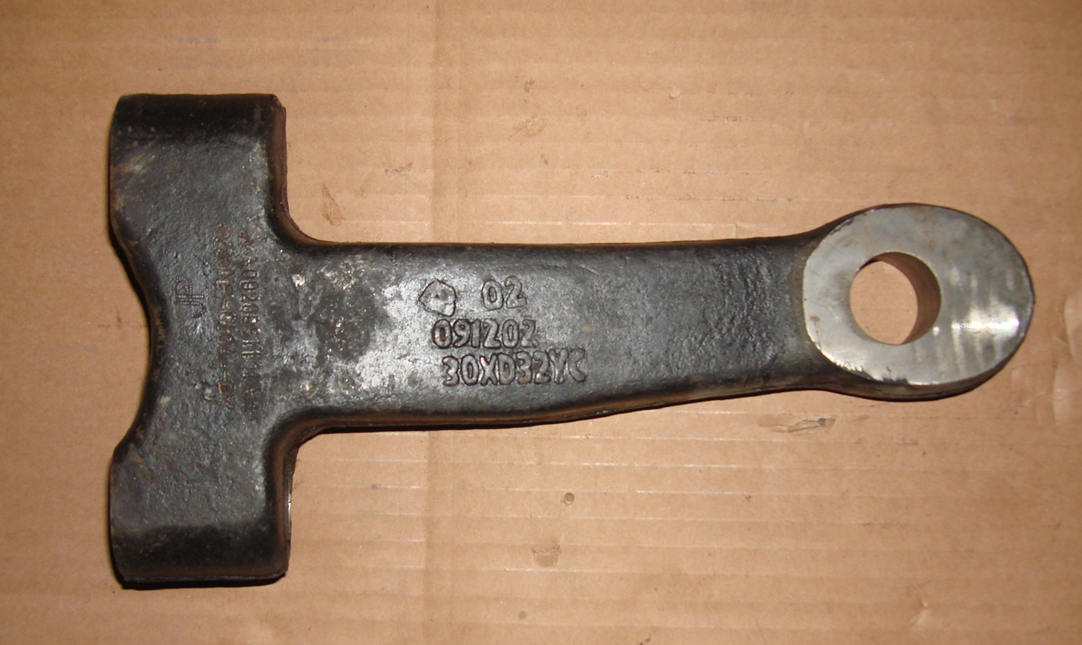 Рычаг рулевого шарнира