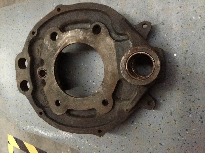 Опорная пластина переднего левого тормоза; потреблять инвентарь