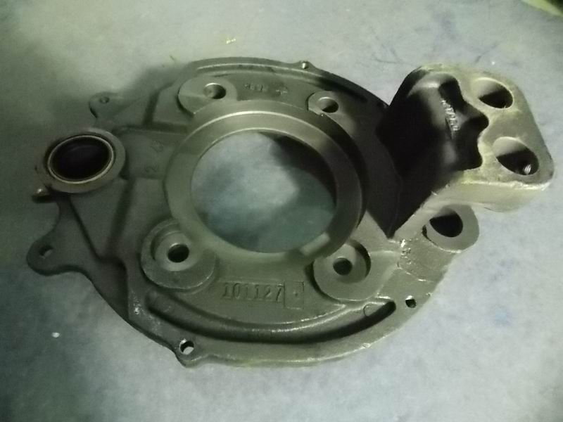 Опорная пластина переднего правого тормоза в сборе-1