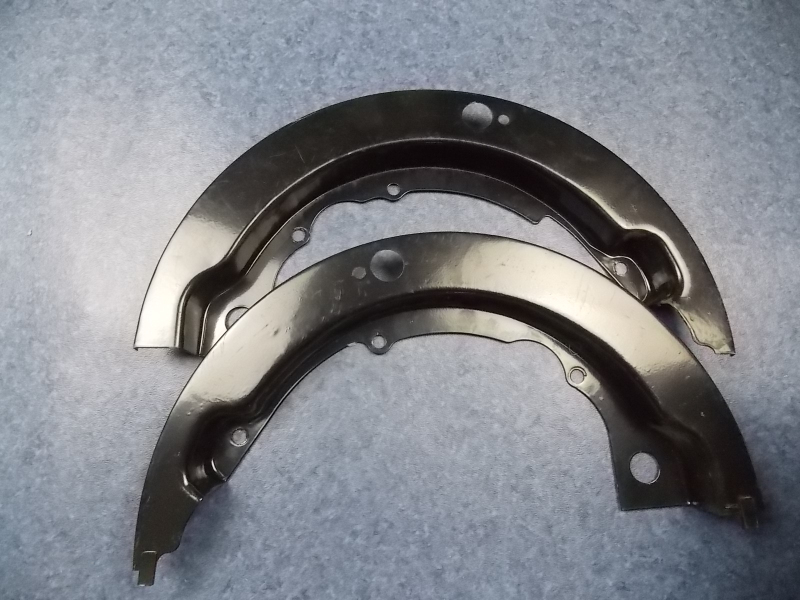 Brake dust cover-right