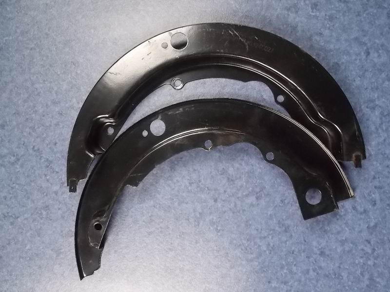 Brake dust cover-left