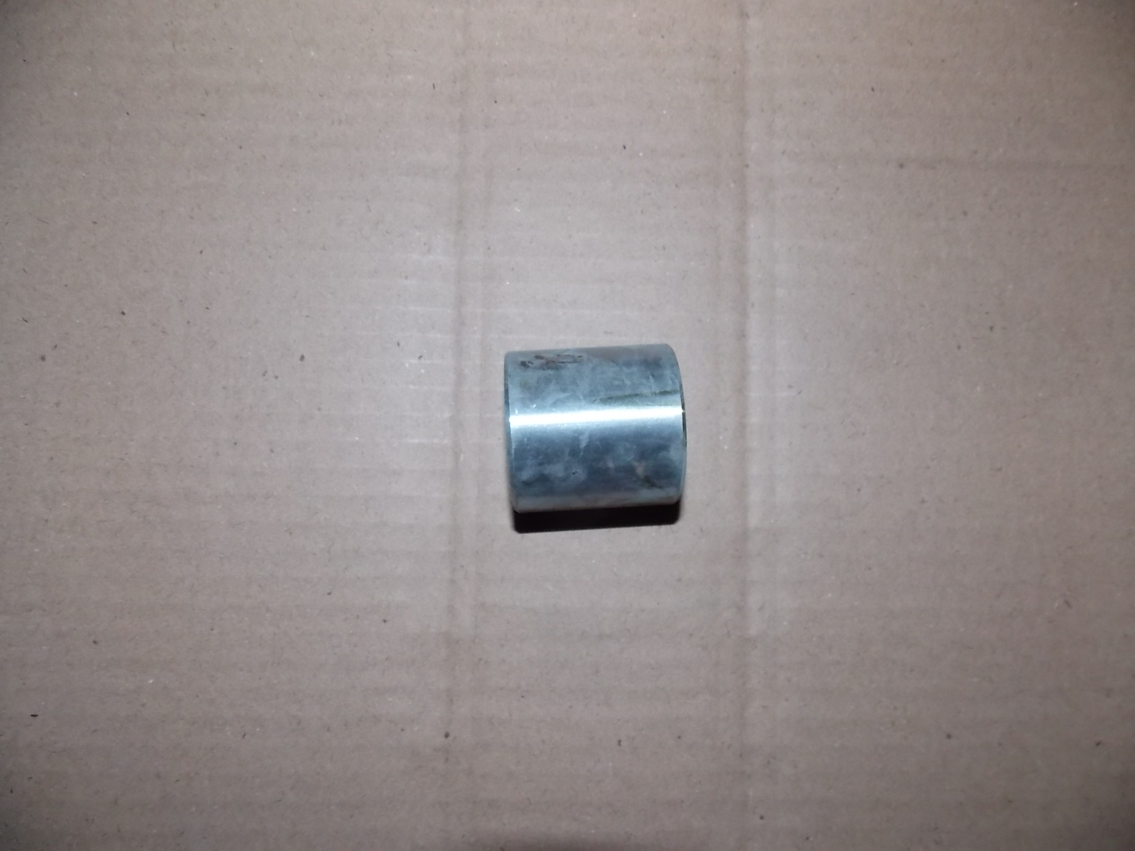 Втулка основания переднего тормоза-1