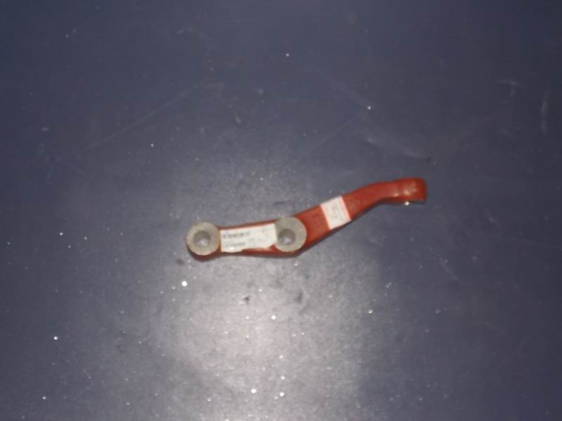 Left horizontal pull rod arm