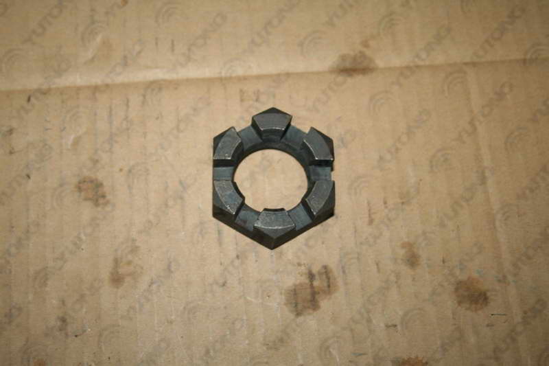 Slot-shaped flat nut-steering joint