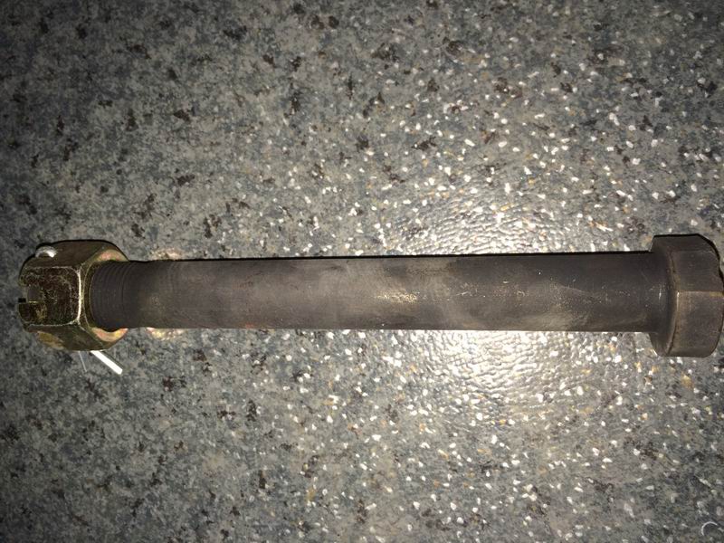 Болт крепления рычага тележки