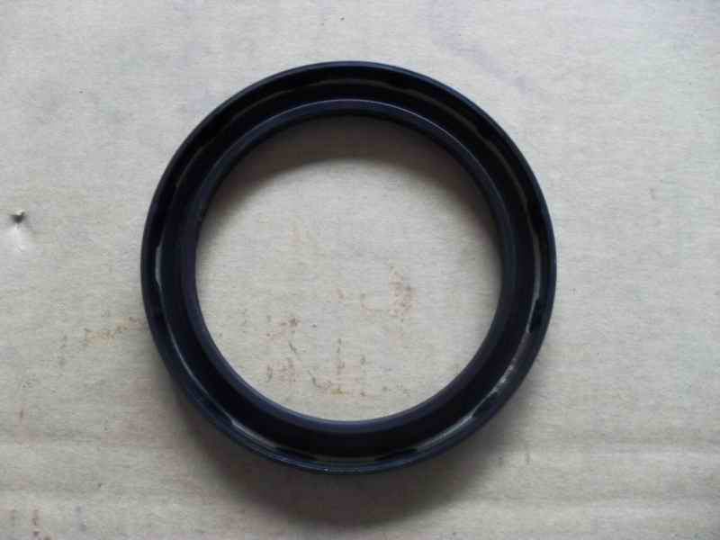 External oil seal of the wheel hub; inner diameter 85; outer diameter 110; thickness 15