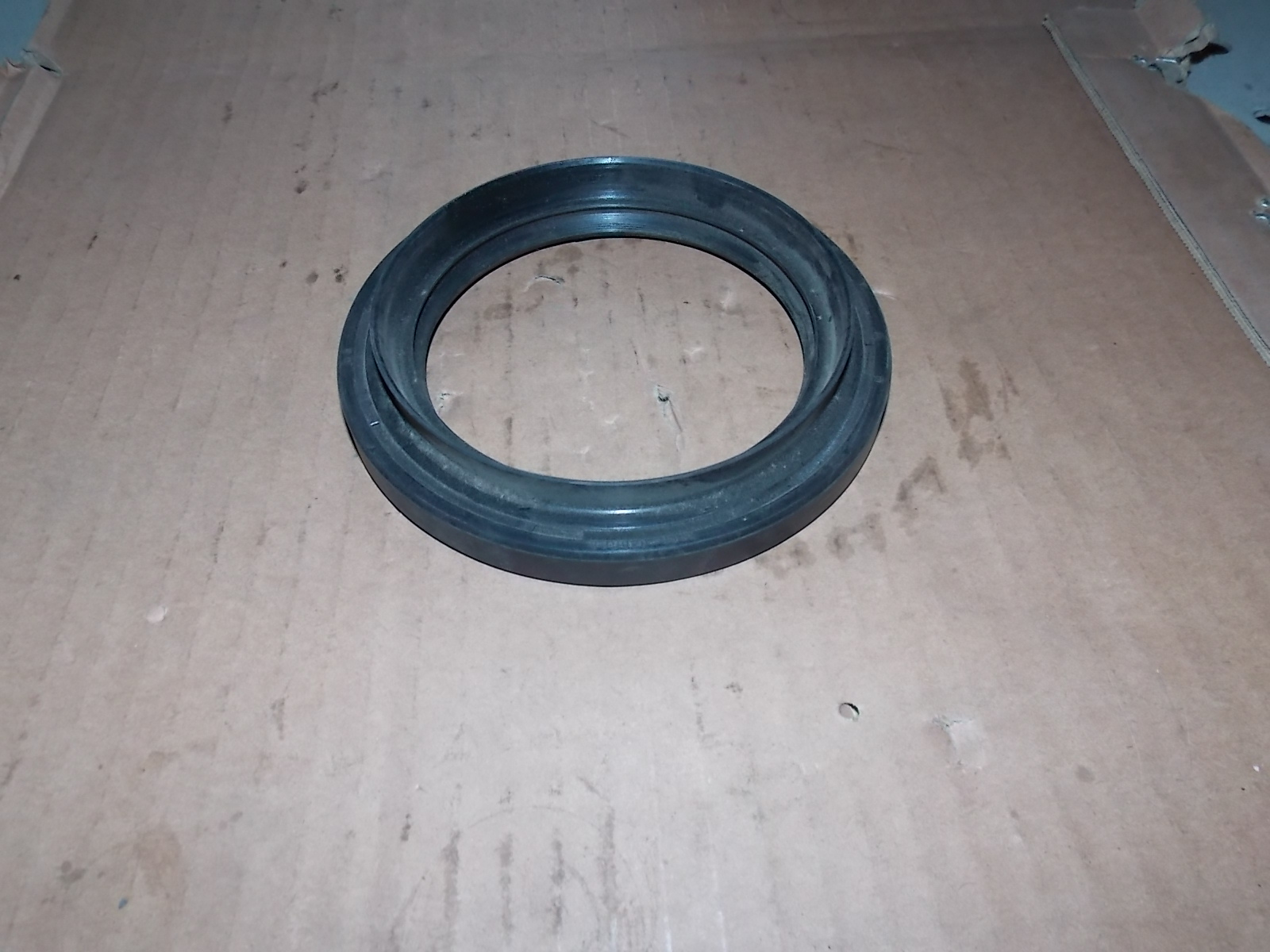 Rear wheel internal oil seal-1