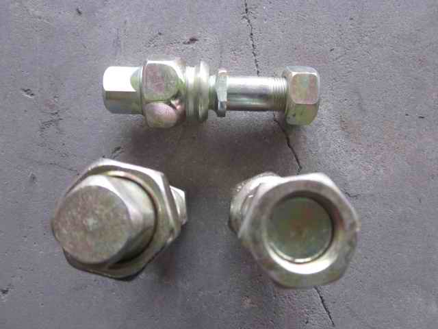 Right wheel bolt nut