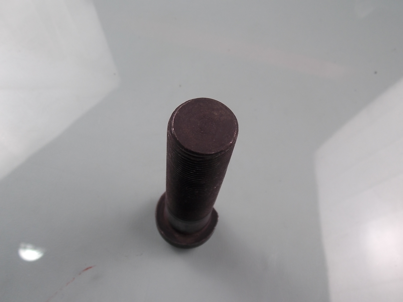 Front wheel bolts-1
