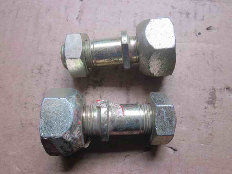 Front wheel bolt nut Right