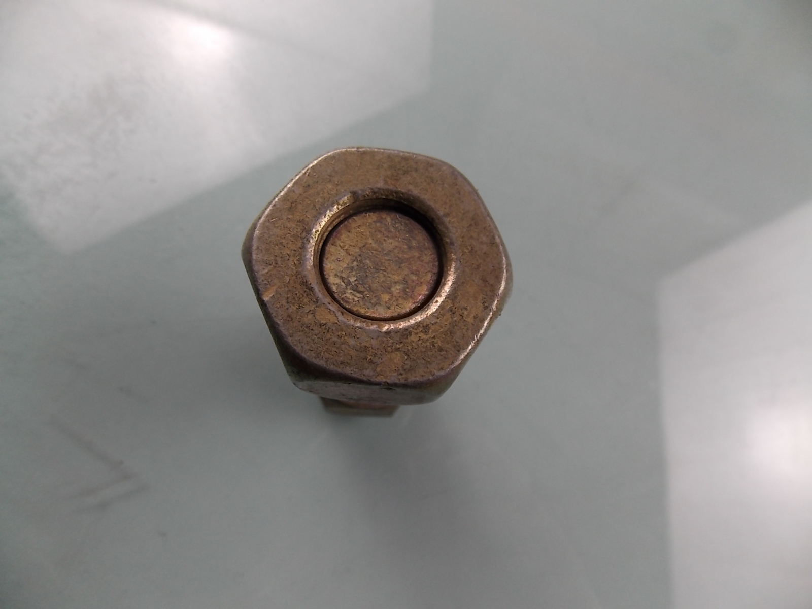 Гайка болта переднего колеса Правая-1