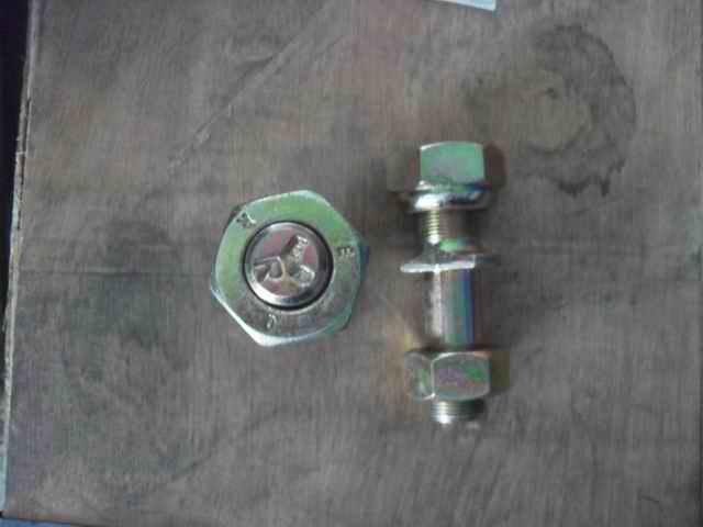 Right front wheel bolt nut