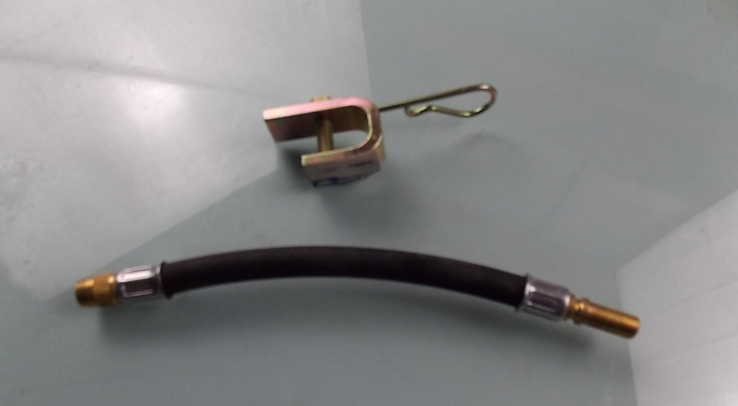 D Valve nozzle lengthening rod (length 180; with fixing clip)