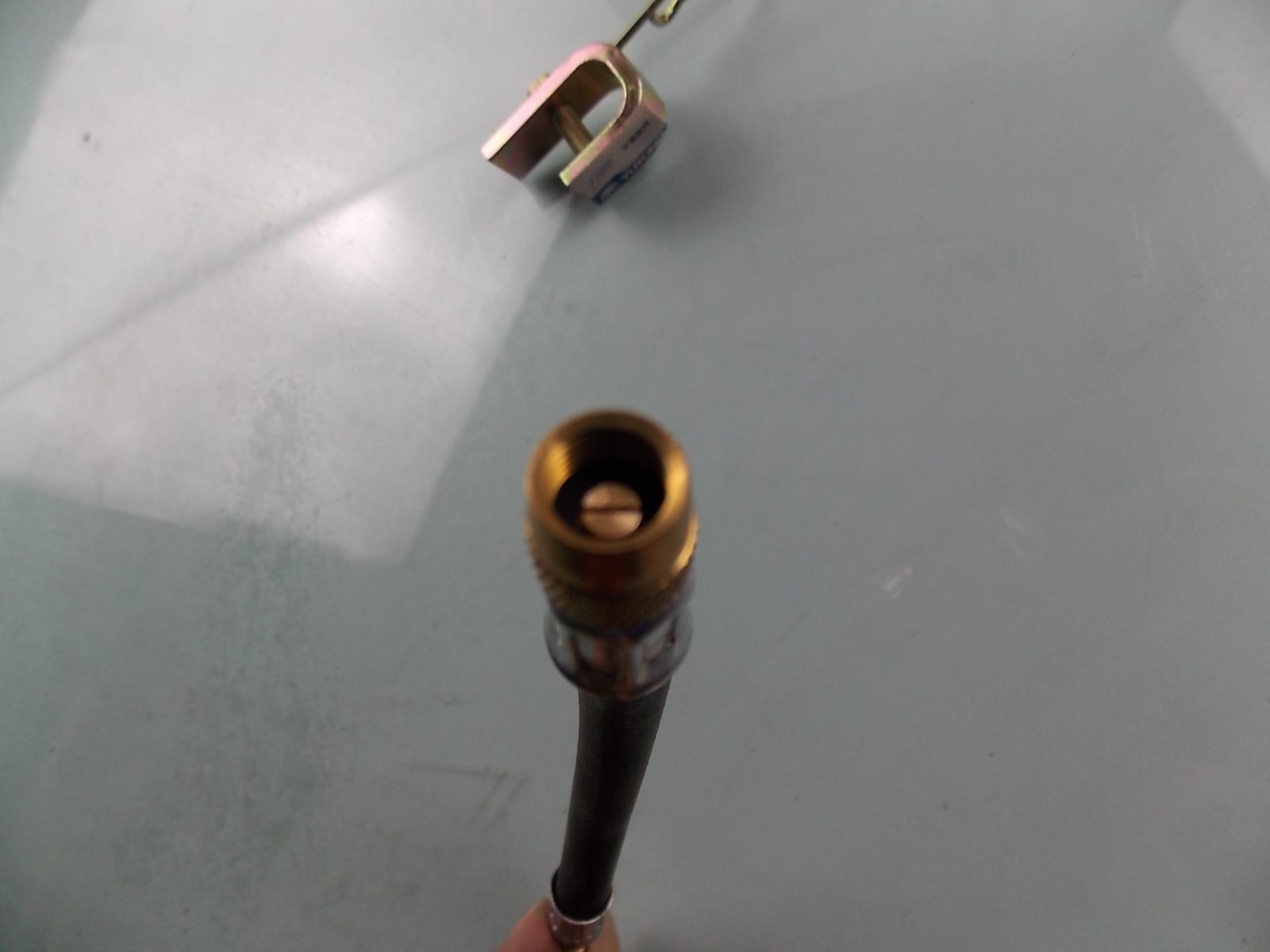 D Valve nozzle lengthening rod (length 180; with fixing clip)-1