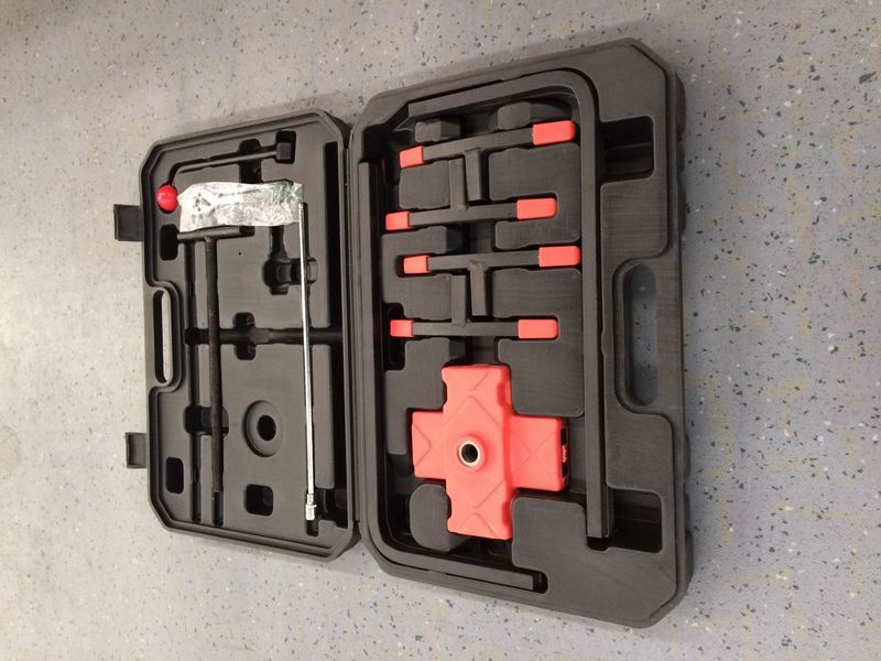 Устройство аварийной защиты от выброса шин легкового автомобиля R 14W65 ; содержит 4 шт.