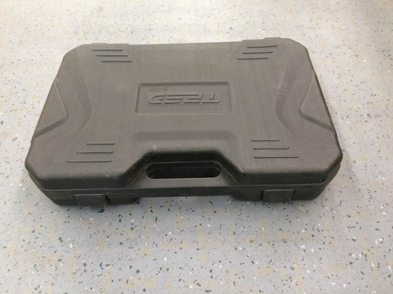 Устройство аварийной защиты от выброса шин легкового автомобиля R 15W65 ; содержит 4 шт.