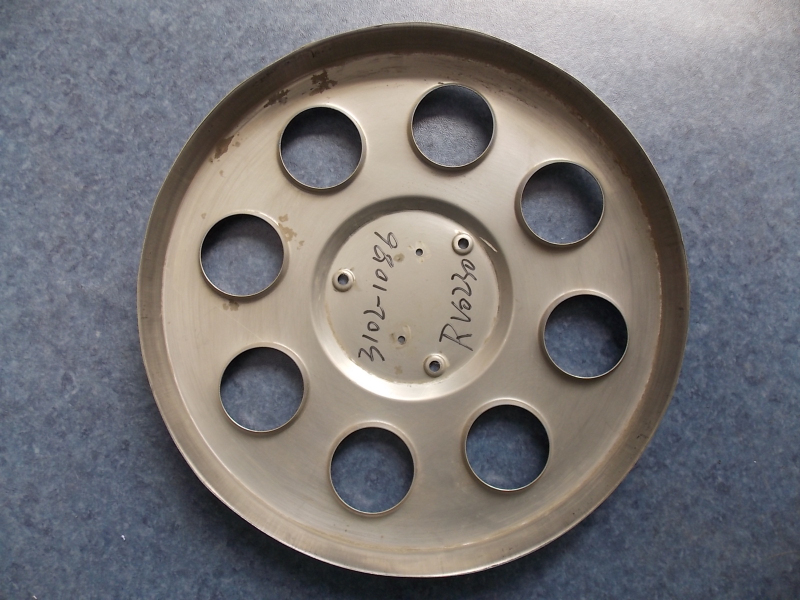 Небольшая крышка заднего колеса из нержавеющей стали половинного размера.