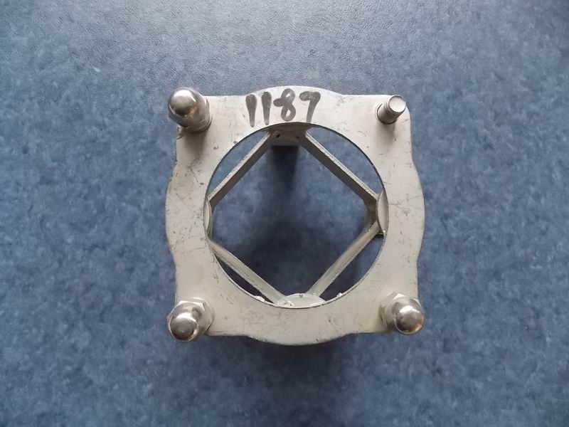 Rear wheel cover bracket