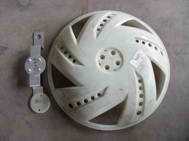 Front nylon wheel cover-left