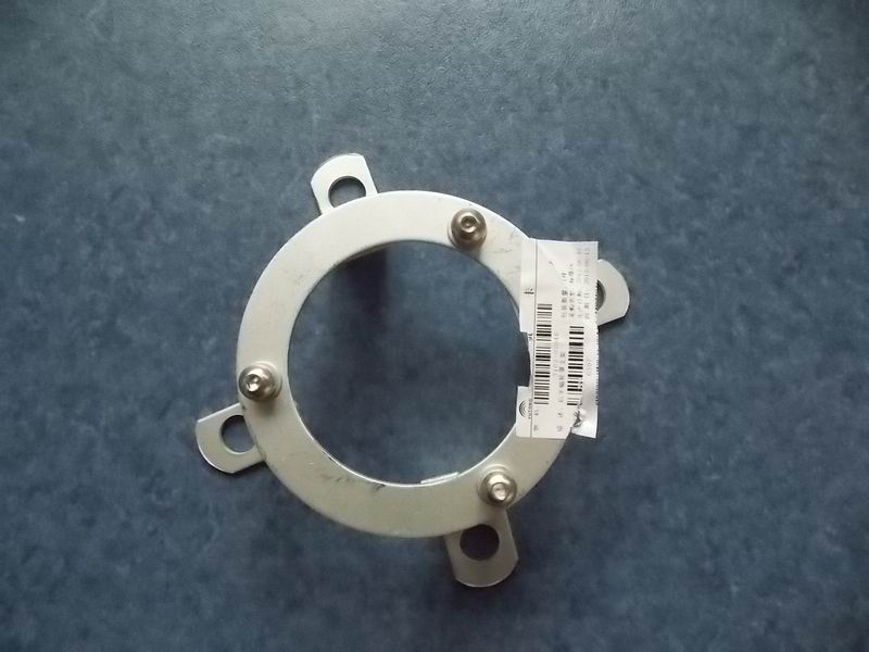 Stainless steel wheel cover bracket on the rear half