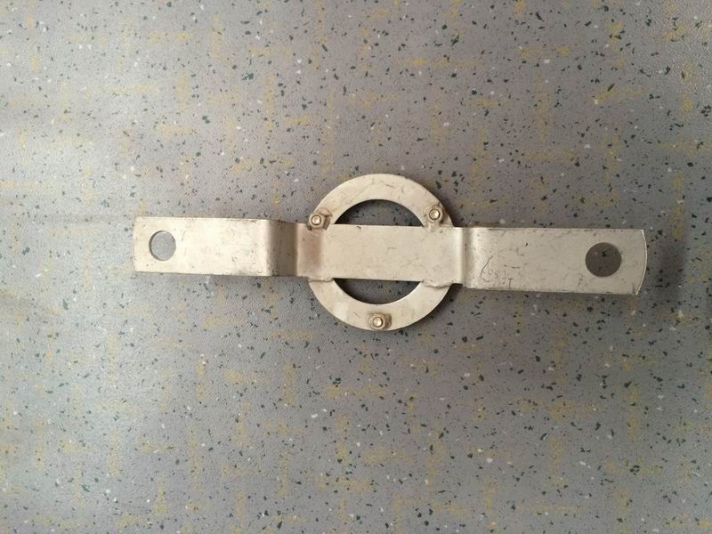 Кронштейн кожуха переднего колеса