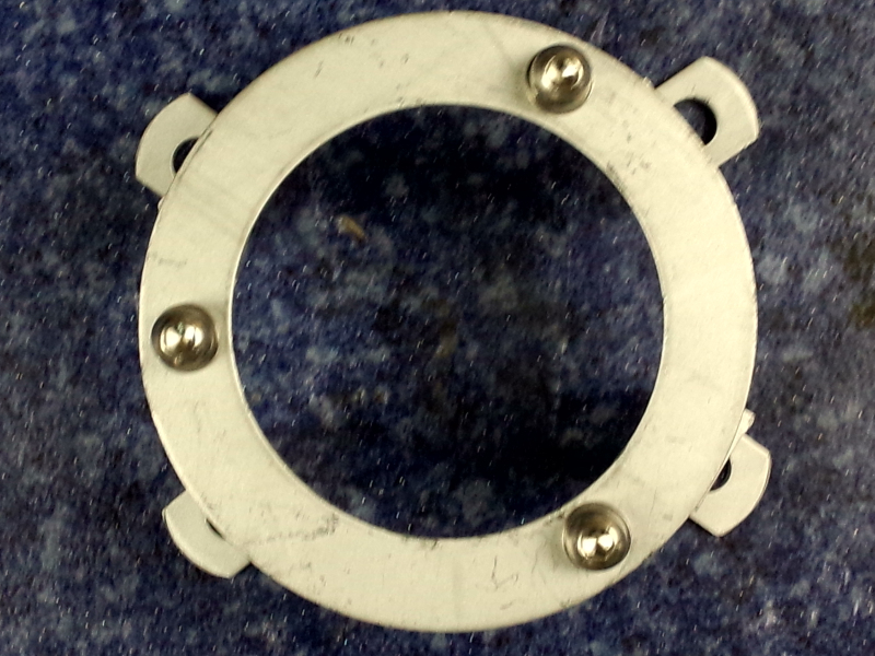 Кронштейн колпака колеса задний